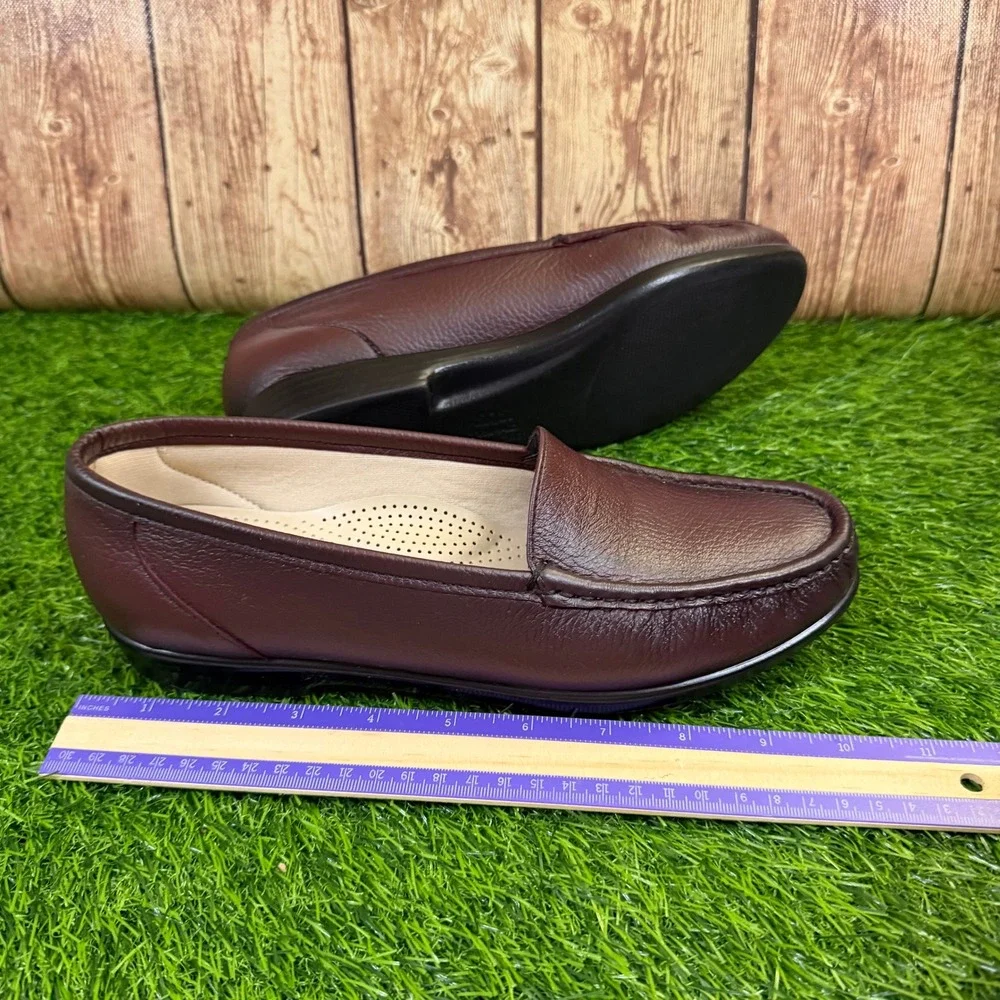 SAS Siesta Loafers Womens Size 9 Medium Burgundy Leather Comfort Slip On
